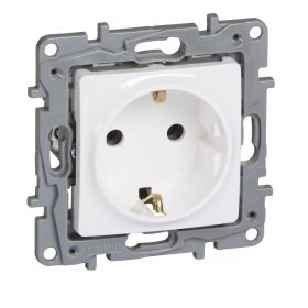   Legrand Niloé 2P+F csatlakozóaljzat, csavaros, fehér 764539