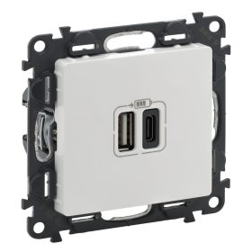  Legrand Valena Life kettős töltőaljzat, USB-A + USB C, 3 A, 15W, túlfesz.-védelem >1kW, Class II SELV, 753106